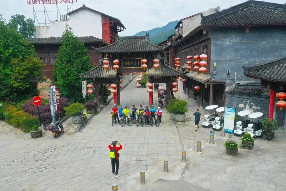 郁亮判断地产行业进入“黑铁时代”，目前房地产市场的境况如何？